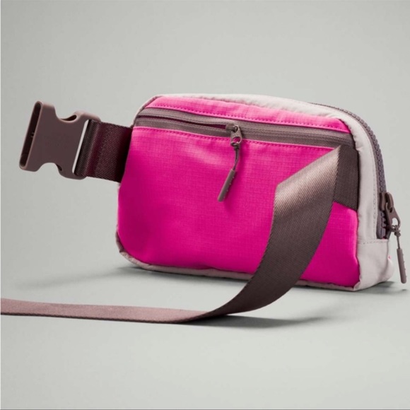 lululemon athletica Bags Lululemon Og Everywhere Belt Bag L Pow